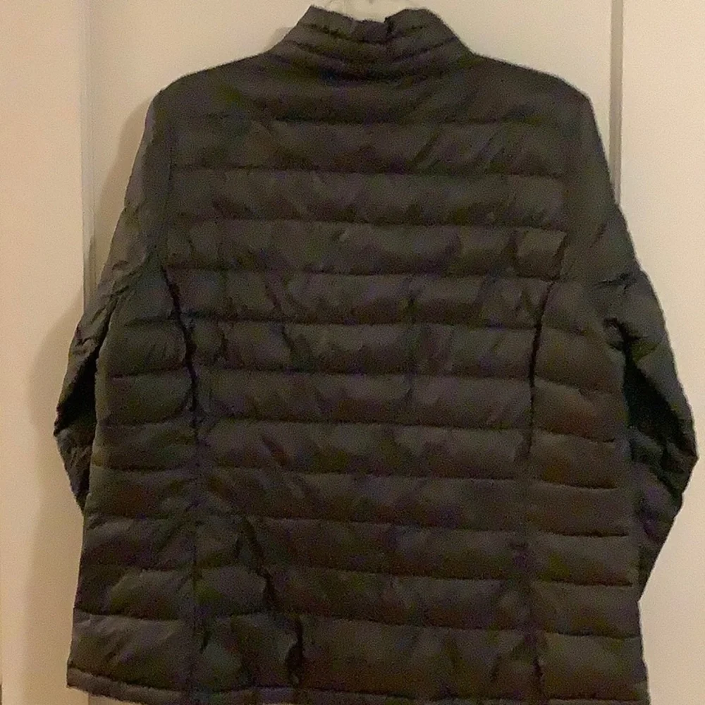 AMAZON ESSENTIALS Lightweight Packable Puffer Jacket